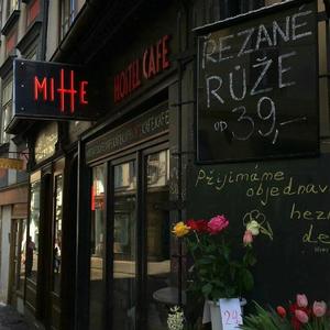 美女直播脱衣被操
